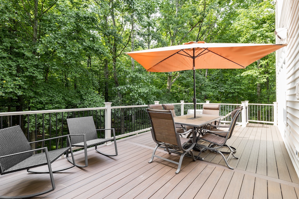 Deck decorating ideas: cleaning your deck with the right materials